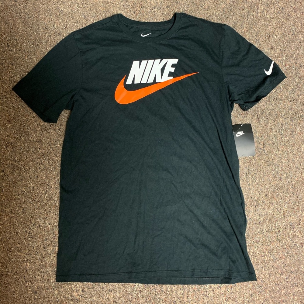 Men’s L NWT Nike T-Shirt